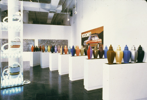 Jeff Koons. Damaged Goods, The New Museum of Contemporary Art, New York, 1986.